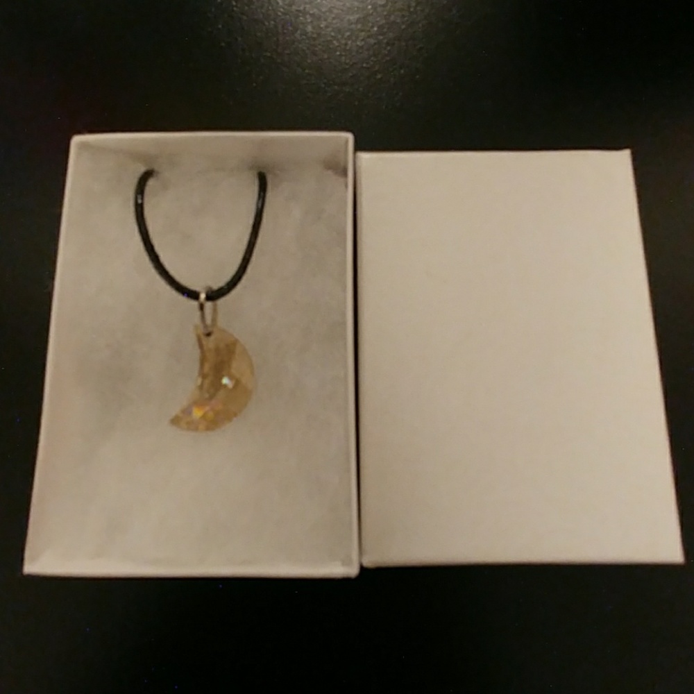 🔥CLEARANCE! Golden Topaz Crystal Moon Necklace - Picture 8 of 8